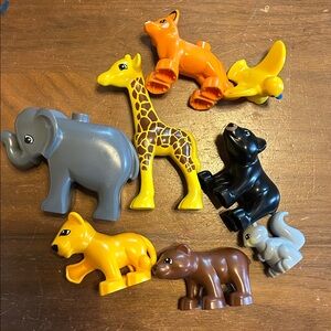 Lego DUPLO Animal Friends  - Gray, Yellow, Black, Brown.